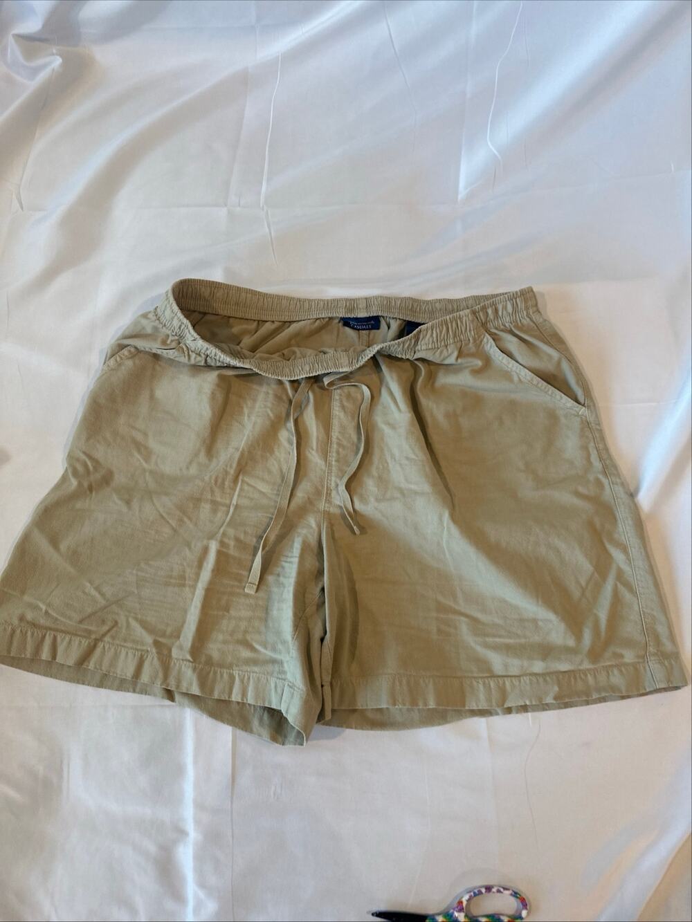 Gloria Vanderbilt draw string shorts size PXL tan color